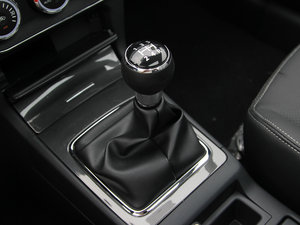 2012款1.8L 手动致尚版豪华型 换挡杆