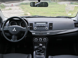 2012款1.8L 手动致尚版豪华型 内饰全景