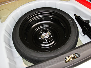 2012款1.8L 手动致尚版豪华型 备胎