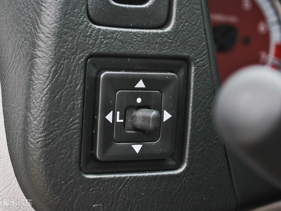 2012�������{ɪ 1.6L SEi �ք����m��