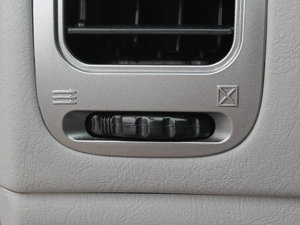 2012��1.6L SEi �ք����m�� �п؅^