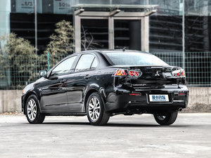 2013款1.8L CVT时尚版舒适型 左后45度