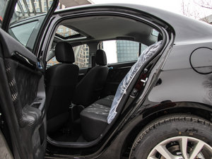 2013款1.8L CVT时尚版舒适型 后排空间