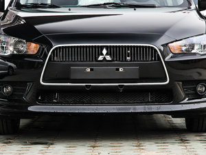 2013款1.8L CVT时尚版舒适型 中网
