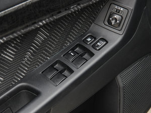 2013款1.8L CVT时尚版舒适型 主驾车窗控制区	