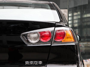 2013款1.8L CVT时尚版舒适型 尾灯