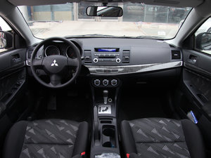 2013款1.8L CVT时尚版舒适型 内饰全景