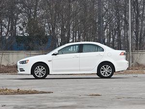 2013款1.8L 手动致尚版豪华型 正侧（左）