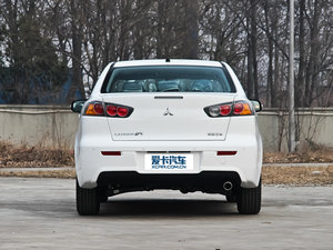 2013款1.8L 手动致尚版豪华型 正后	
