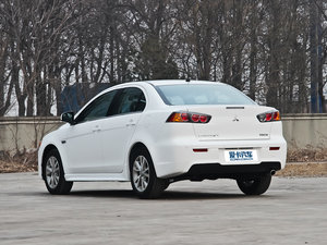 2013款1.8L 手动致尚版豪华型 左后45度