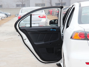 2013款1.8L 手动致尚版豪华型 驾驶位车门