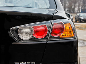 2013款1.8L 手动时尚版舒适型 尾灯