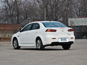 2013款1.8L CVT致尚版豪华型 左后45度