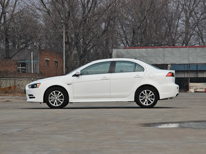 2013款1.8L CVT致尚版豪华型 正侧（左）