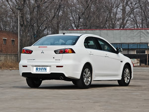2013款1.8L CVT致尚版豪华型 整体外观