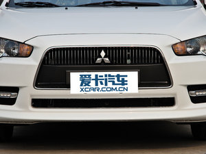 2013款1.8L CVT致尚版豪华型 中网