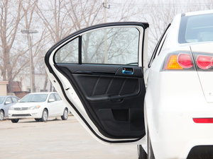 2013款1.8L CVT致尚版豪华型 左后车门