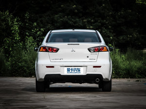 2013款2.0L CVT致炫版旗舰型 正后	
