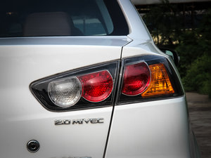2013款2.0L CVT致炫版旗舰型 尾灯