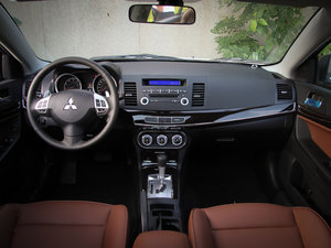 2013款2.0L CVT致炫版旗舰型 内饰全景