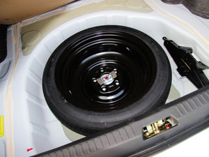 2013款2.0L CVT致炫版旗舰型 备胎