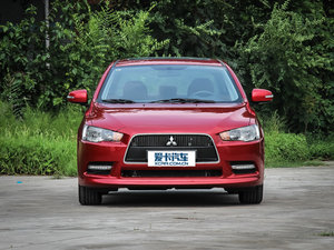 2013款1.8L CVT黑白版 正前