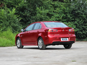 2013款1.8L CVT黑白版 左后45度