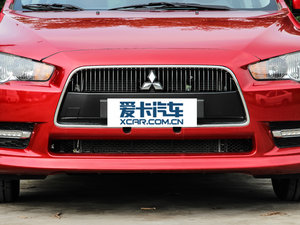 2013款1.8L CVT黑白版 中网