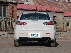 2013款1.6L 手动风尚版 豪华型 正后	