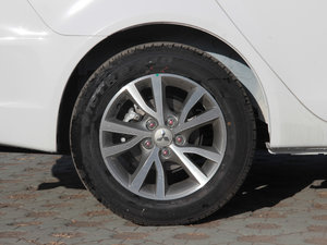 2013款1.6L 手动风尚版 豪华型 轮圈