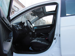 2013款1.6L 手动风尚版 豪华型 前排空间