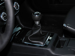 2013款1.6L 手动风尚版 豪华型 换挡杆
