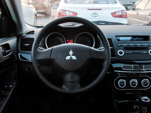2013款1.6L 手动风尚版 豪华型 方向盘