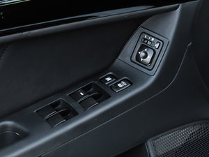 2013款1.6L 手动风尚版 豪华型 主驾车窗控制区	