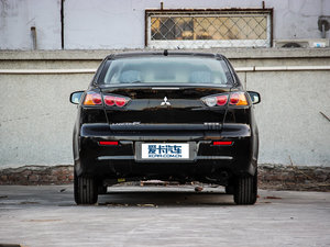 2013款1.6L 手动风尚版 经典型 正后	