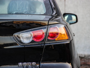 2013款1.6L 手动风尚版 经典型 尾灯