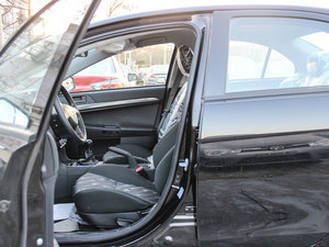 2013款1.6L 手动风尚版 经典型 前排空间