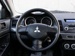 2013款1.6L 手动风尚版 经典型 方向盘