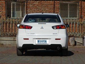 2013款1.8L 手动时尚版睿智型 正后	
