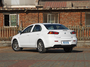 2013款1.8L 手动时尚版睿智型 左后45度
