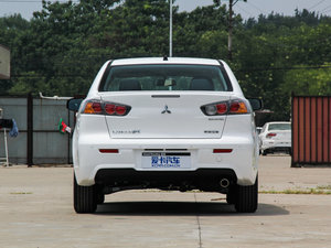 2013款改款2.0L 手动致炫版 舒适型 正后	