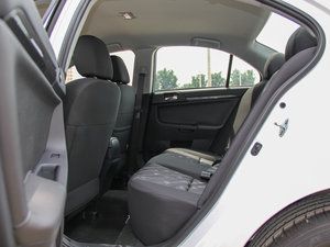2013款改款2.0L 手动致炫版 舒适型 后排空间
