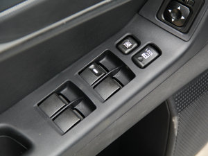 2013款改款2.0L 手动致炫版 舒适型 主驾车窗控制区	