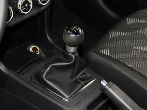 2013款改款2.0L 手动致炫版 舒适型 换挡杆