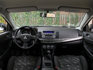 2013款改款2.0L 手动致炫版 舒适型 内饰全景