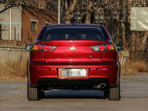 2015款1.8L CVT致尚型 国V 正后	