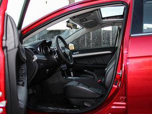 2015款1.8L CVT致尚型 国V 前排空间