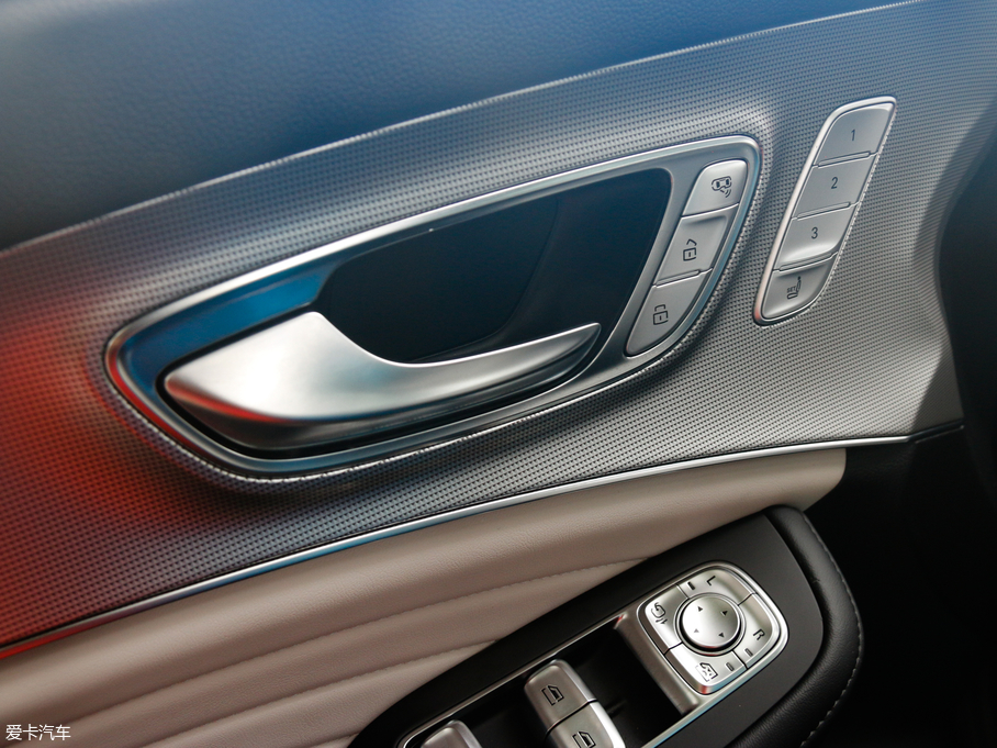 2019sRX5 MAX 300TGI Ԅ(dng)œA