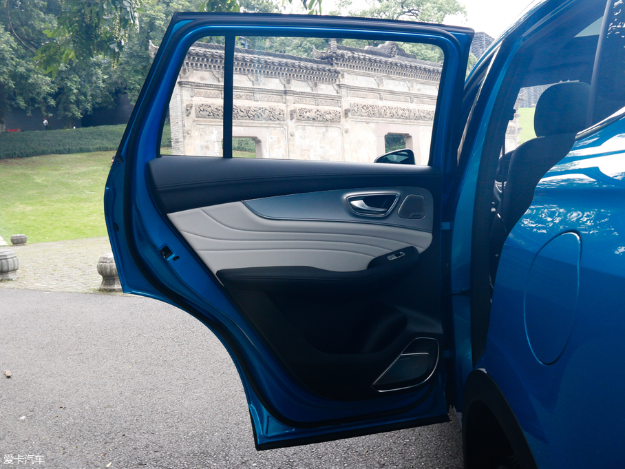 2019sRX5 MAX 300TGI ԄœA