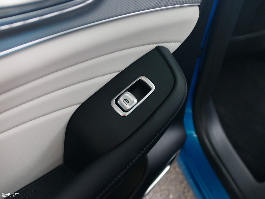 2019sRX5 MAX 300TGI ԄœA